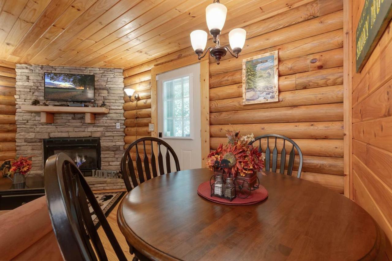 Villa Log Cabin! 1Mile From The Action! Private Lane! Hot Tub! Pool Table! Pigeon Forge Exterior foto